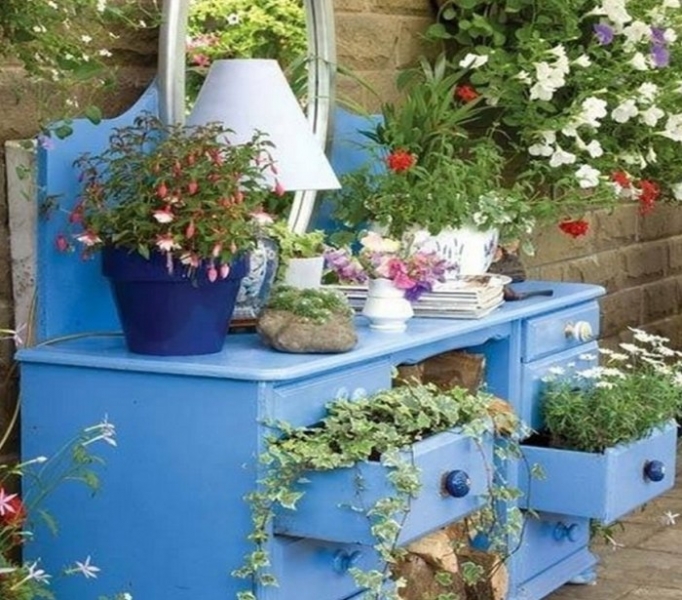 10 вариантов, как использовать на даче старые вещи