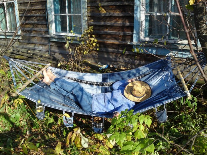 10 вариантов, как использовать на даче старые вещи