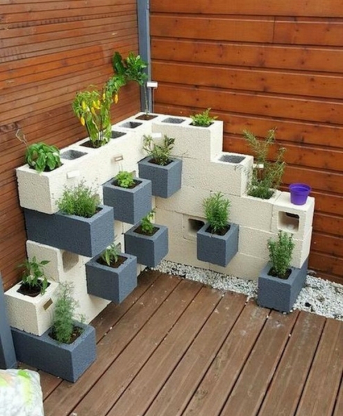 17 идей использования шлакоблоков и кирпича для обустройства сада