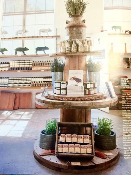 20 невероятно красивых вариантов оформления столов-катушек