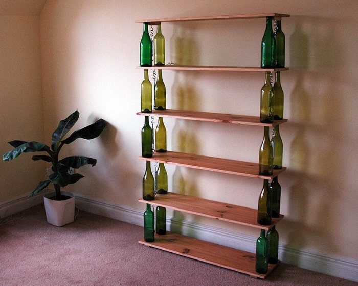 22 стильные и практичные вещи, которые несложно сделать из бутылок