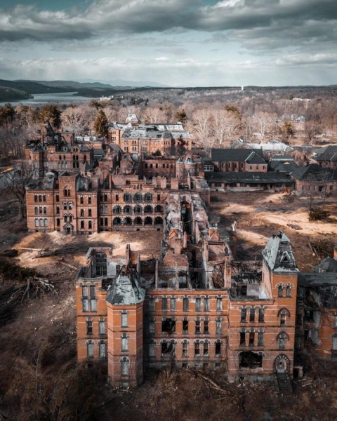 Атмосферные заброшенные места, в которых когда-то кипела жизнь