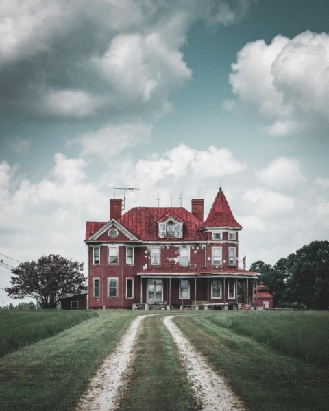 Атмосферные заброшенные места, в которых когда-то кипела жизнь