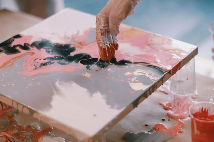 Чем украсить стены: бюджетный декор своими руками