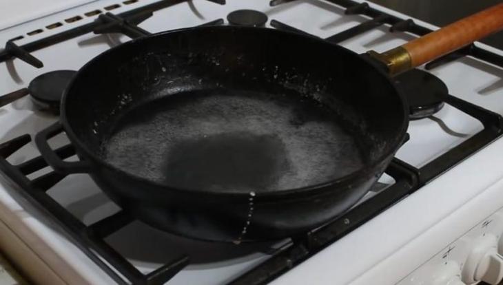 Что делать, если к сковородке всё липнет