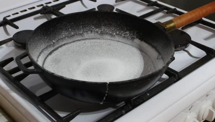 Что делать, если к сковородке всё липнет