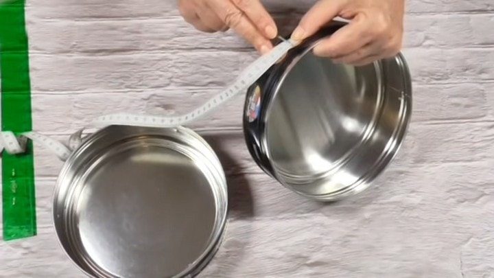 Идея, как превратить жестяные банки из-под печенья в предмет мебели