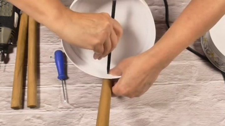 Идея, как превратить жестяные банки из-под печенья в предмет мебели