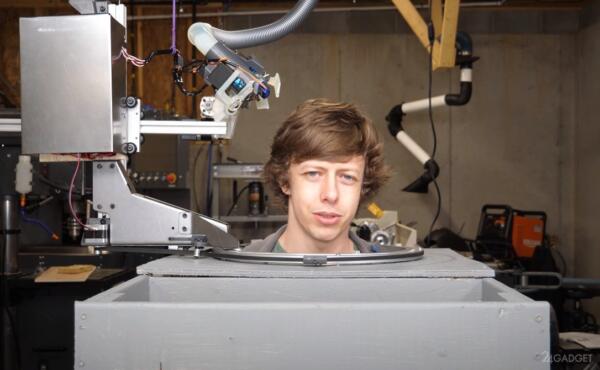 Ютубер показал на видео, как создал лук, который автоматически стреляет точно в цель