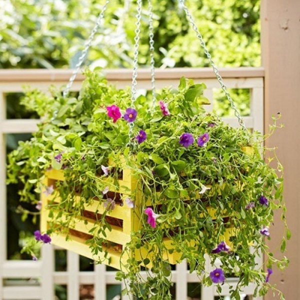 Как бесподобно оформить свой участок, используя ненужные деревянные доски и поленья