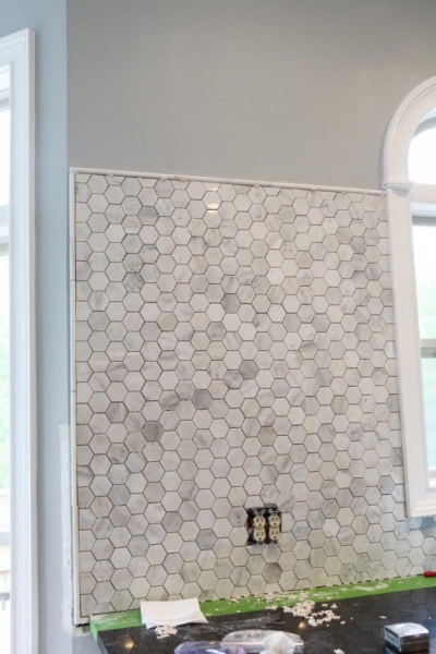 Как быстро и бюджетно обновить кухонный фартук