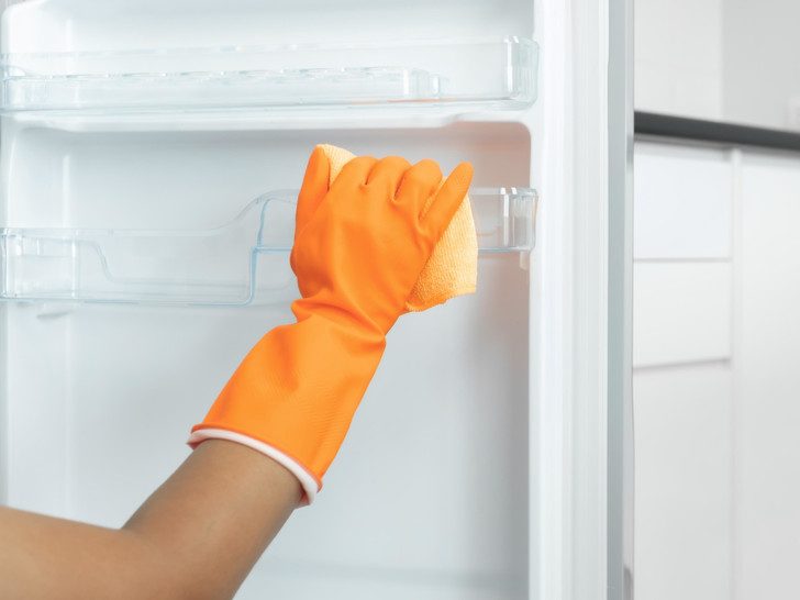Как навсегда убрать неприятный запах из холодильника
