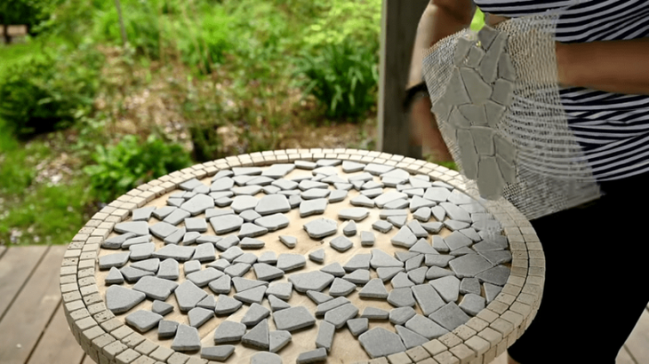 Как старая советская табуретка в руках мастерицы превращается в шикарный стол