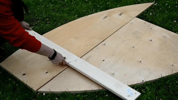 Как старая советская табуретка в руках мастерицы превращается в шикарный стол