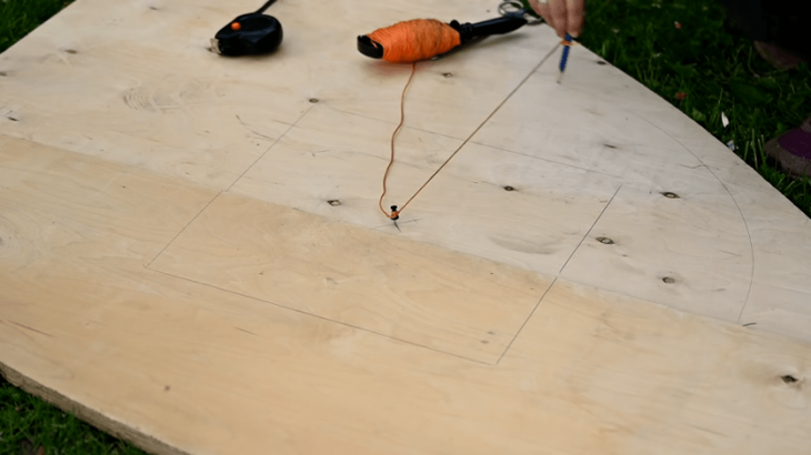 Как старая советская табуретка в руках мастерицы превращается в шикарный стол