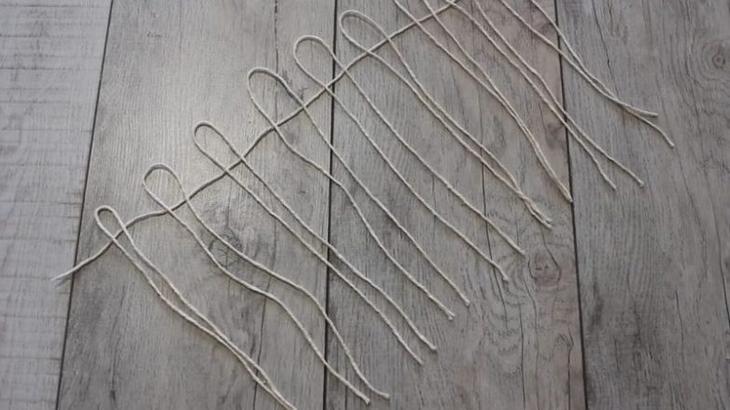 Необычный декор бутылки из простого материала