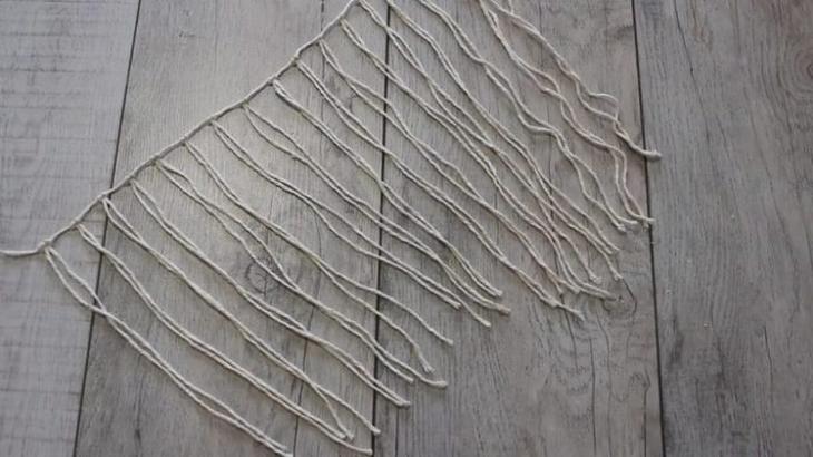 Необычный декор бутылки из простого материала