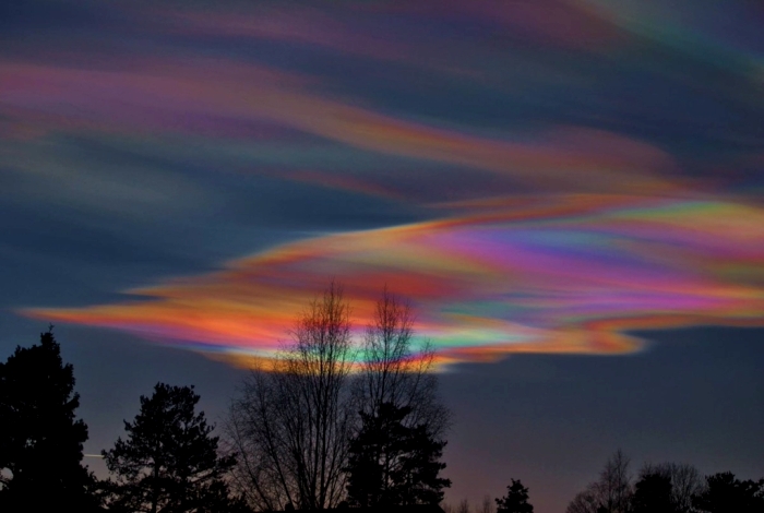 Огненная радуга и дорога гигантов: 15 редких и впечатляющих природных феноменов