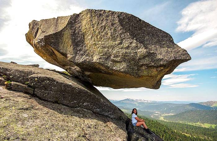 Огненная радуга и дорога гигантов: 15 редких и впечатляющих природных феноменов