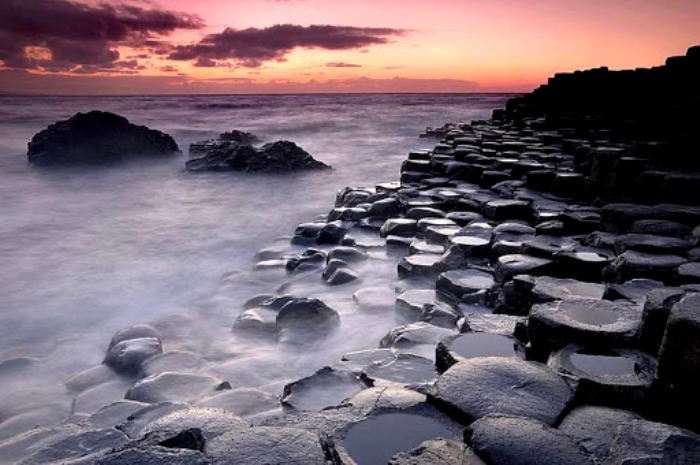 Огненная радуга и дорога гигантов: 15 редких и впечатляющих природных феноменов