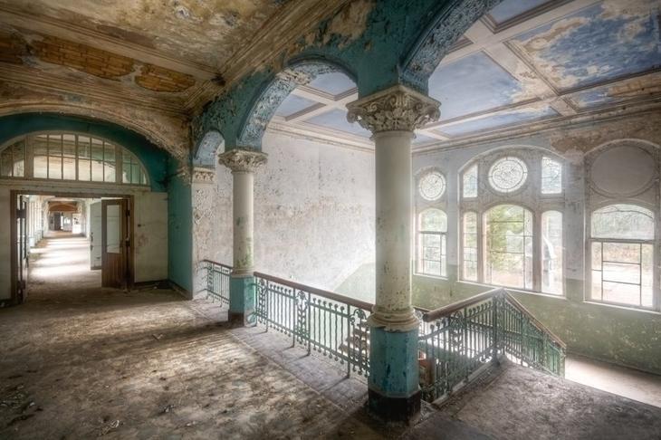 Опустевшие замки со всего мира с неповторимой атмосферой