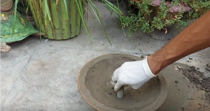 Оригинальная идея использования пластиковой миски