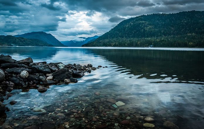 Озёра, которые идеально подходят для умиротворённого отдыха в России