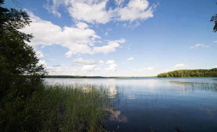 Озёра, которые идеально подходят для умиротворённого отдыха в России