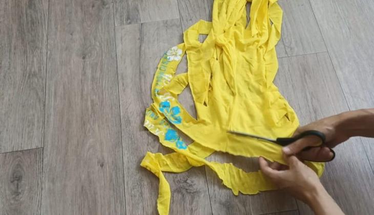 Полезная вещь из ненужной сетки и футболки