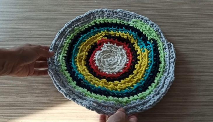 Полезная вещь из ненужной сетки и футболки