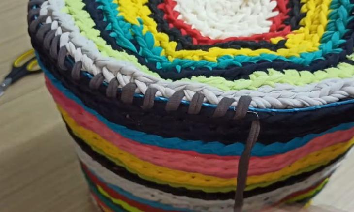 Полезная вещь из ненужной сетки и футболки