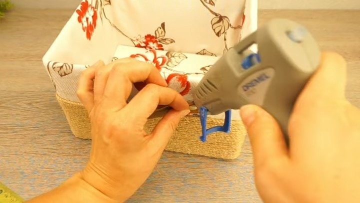 Полезная вещица из обычной картонной коробки