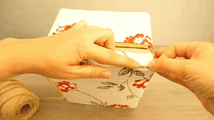 Полезная вещица из обычной картонной коробки