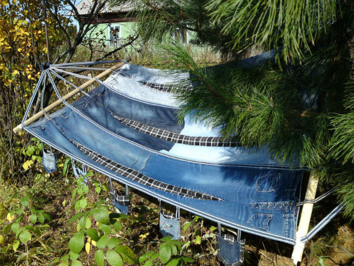 Полезные в быту вещи, которые можно сделать из старых джинсов