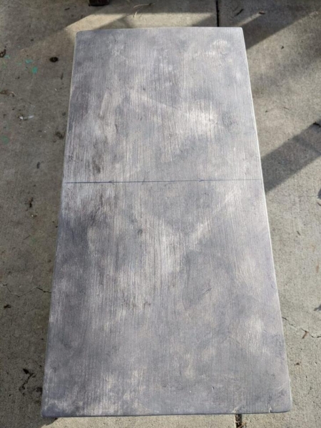 Приставной столик с большими возможностями