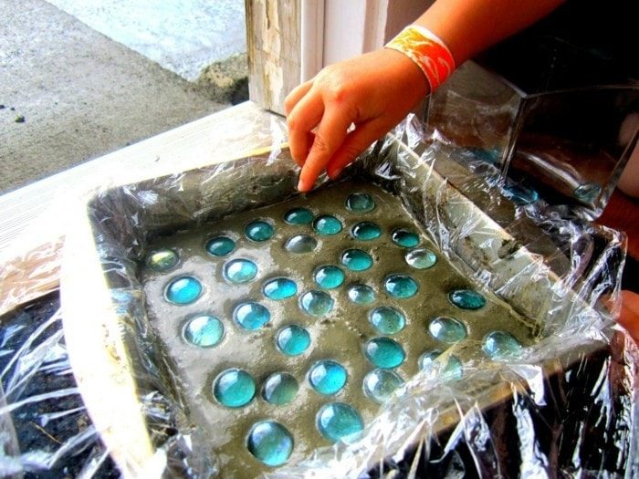 Простой и красивый декор для сада