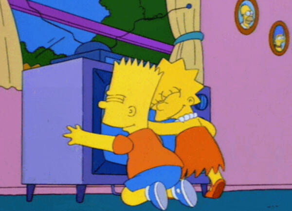 Реддитор создал мини-копию телевизора из «Симпсонов». Она помещается в руку и показывает мультсериал