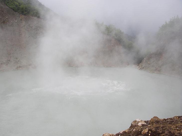 Самые необычные водоемы мира: 10 странных мест, которые вызывают удивление