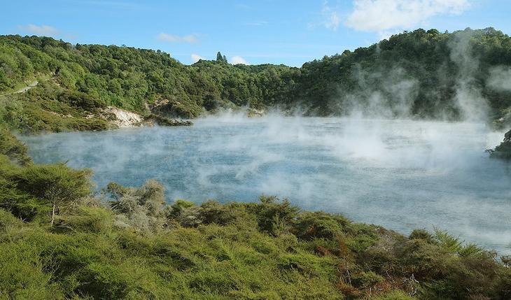 Самые необычные водоемы мира: 10 странных мест, которые вызывают удивление
