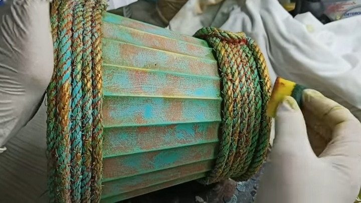 Стильная идея переделки пластикового кашпо