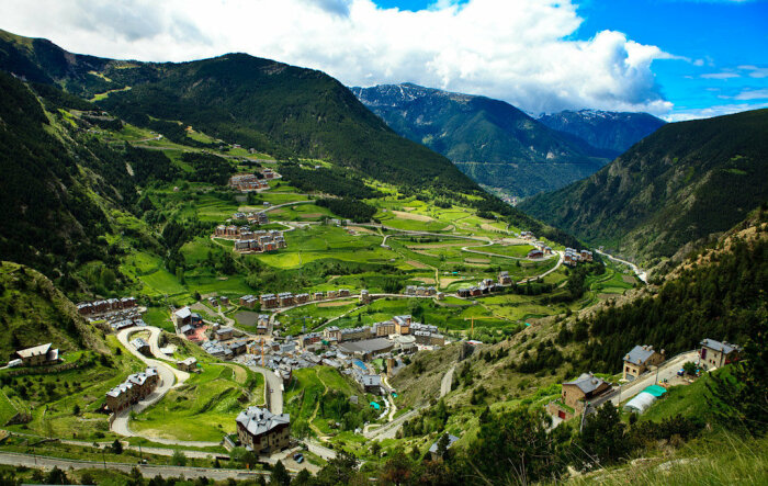 Страна, где продолжительность жизни более 80 лет, нет тюрем и действует запрет на адвокатов