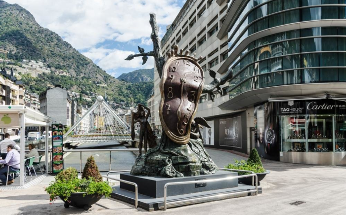 Страна, где продолжительность жизни более 80 лет, нет тюрем и действует запрет на адвокатов