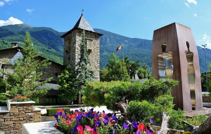 Страна, где продолжительность жизни более 80 лет, нет тюрем и действует запрет на адвокатов