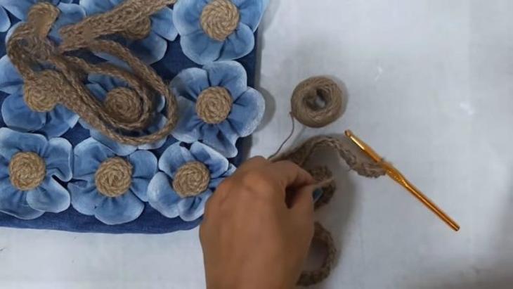 Сумочка на лето из старых джинсов и джута