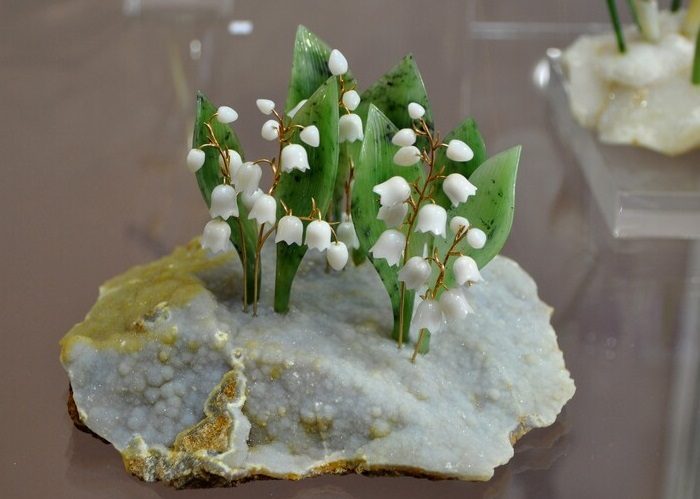 Уникальный райский сад из самоцветов