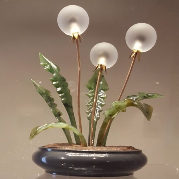 Уникальный райский сад из самоцветов