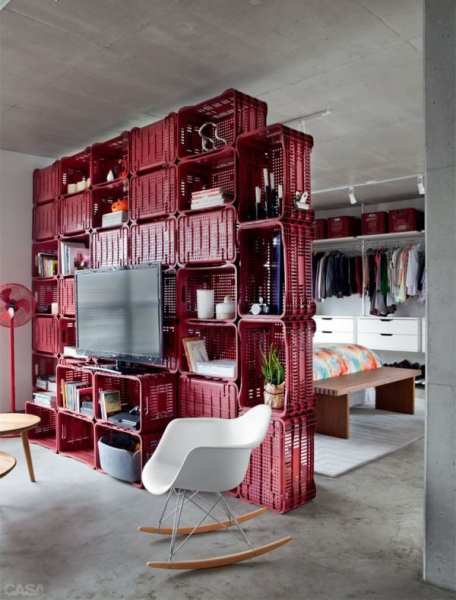 20 оригинальных идей использования пластмассовых ящиков дома и на даче