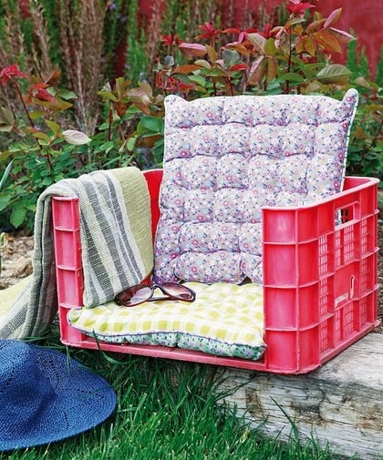 20 оригинальных идей использования пластмассовых ящиков дома и на даче