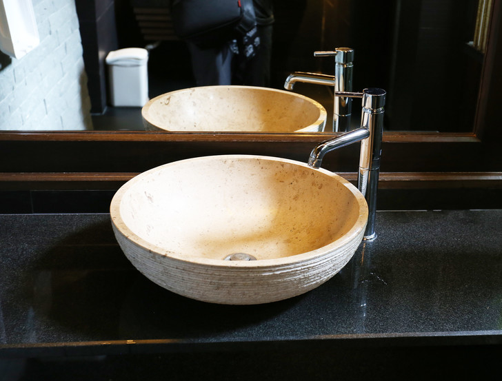 5 самых опасных поверхностей в общественных туалетах