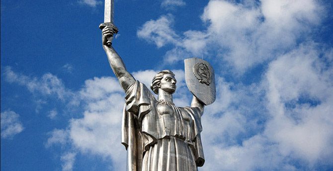 8 мировых достопримечательностей с изнанки: что скрывается внутри известных статуй?